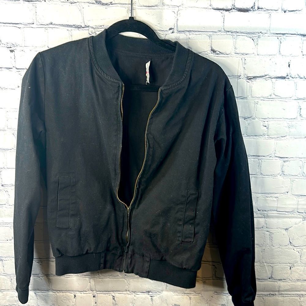 🖤✨ Brandy Melville Cropped Bomber Zip-Up Jacket - One Size - Black